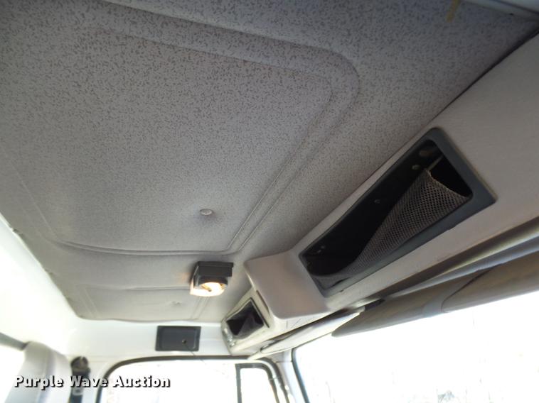 image for item DP9596 1999 International 2674 flatbed crane truck