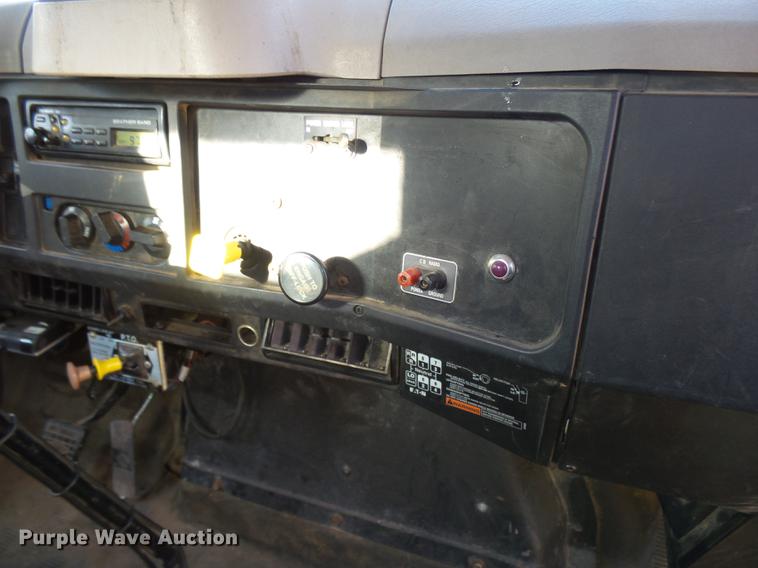 image for item DP9596 1999 International 2674 flatbed crane truck