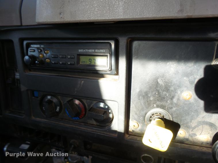 image for item DP9596 1999 International 2674 flatbed crane truck