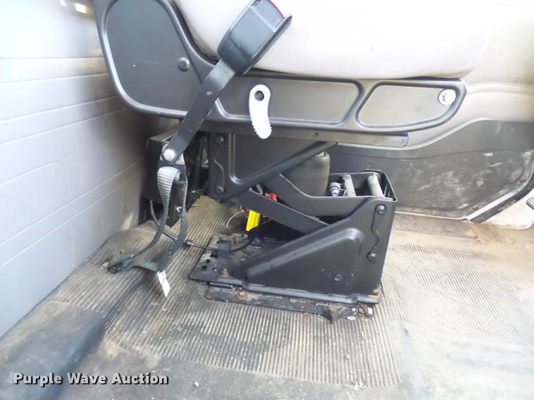 image for item DP9596 1999 International 2674 flatbed crane truck