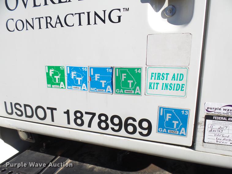 image for item DP9596 1999 International 2674 flatbed crane truck