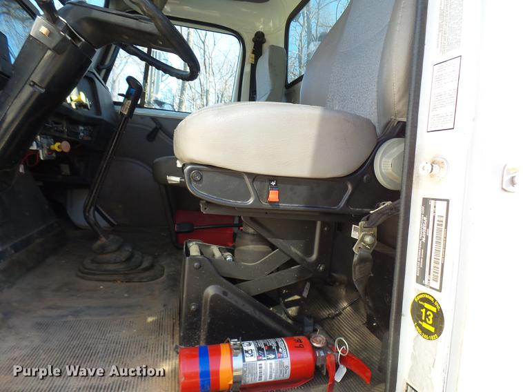 image for item DP9596 1999 International 2674 flatbed crane truck