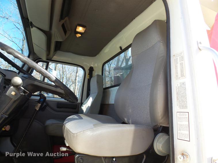 image for item DP9596 1999 International 2674 flatbed crane truck