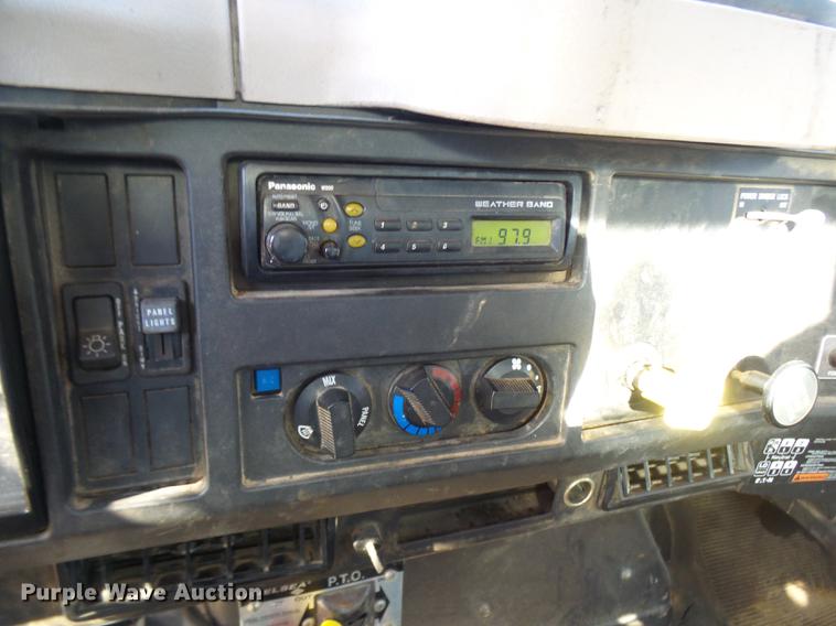 image for item DP9596 1999 International 2674 flatbed crane truck