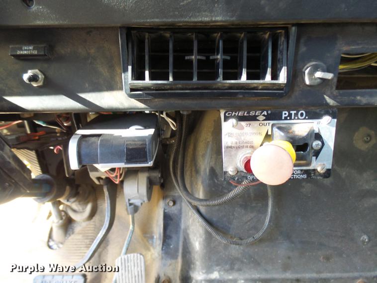 image for item DP9596 1999 International 2674 flatbed crane truck