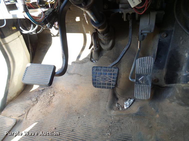 image for item DP9596 1999 International 2674 flatbed crane truck