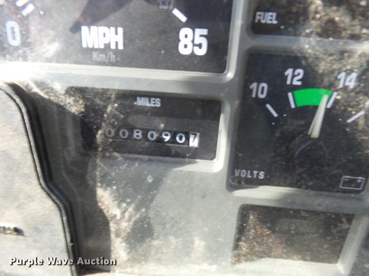 image for item DP9596 1999 International 2674 flatbed crane truck