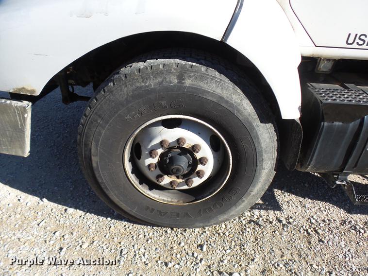 image for item DP9596 1999 International 2674 flatbed crane truck