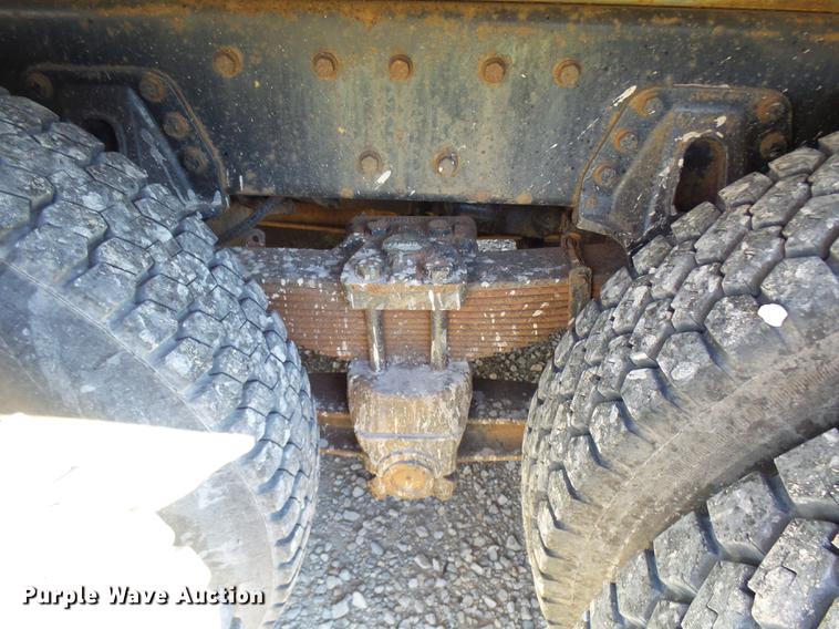 image for item DP9596 1999 International 2674 flatbed crane truck