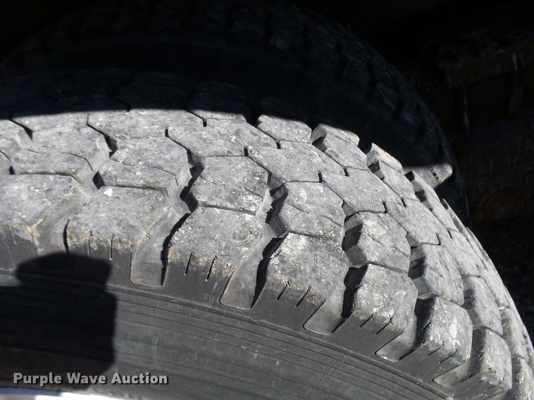 image for item DP9596 1999 International 2674 flatbed crane truck