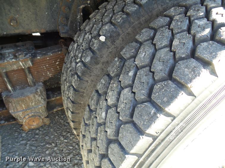 image for item DP9596 1999 International 2674 flatbed crane truck