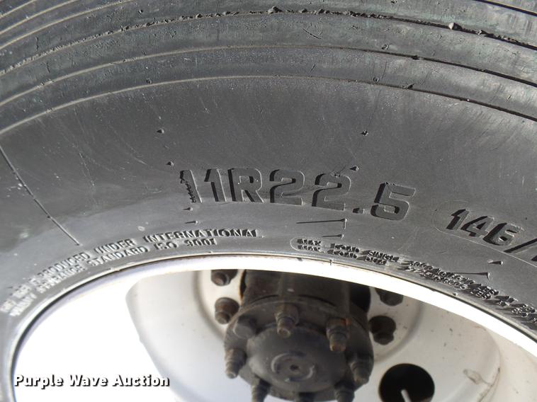 image for item DP9596 1999 International 2674 flatbed crane truck