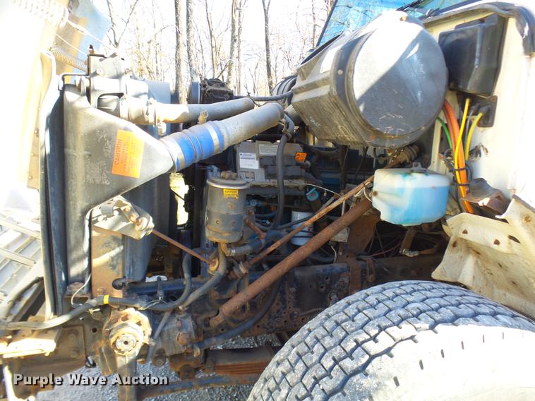 image for item DP9596 1999 International 2674 flatbed crane truck