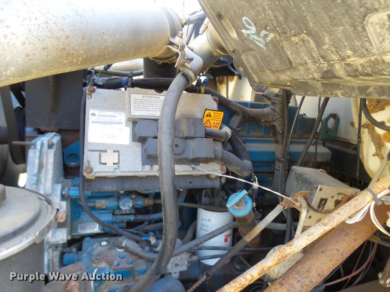 image for item DP9596 1999 International 2674 flatbed crane truck