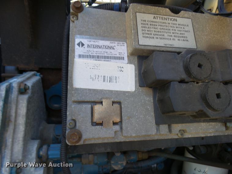 image for item DP9596 1999 International 2674 flatbed crane truck