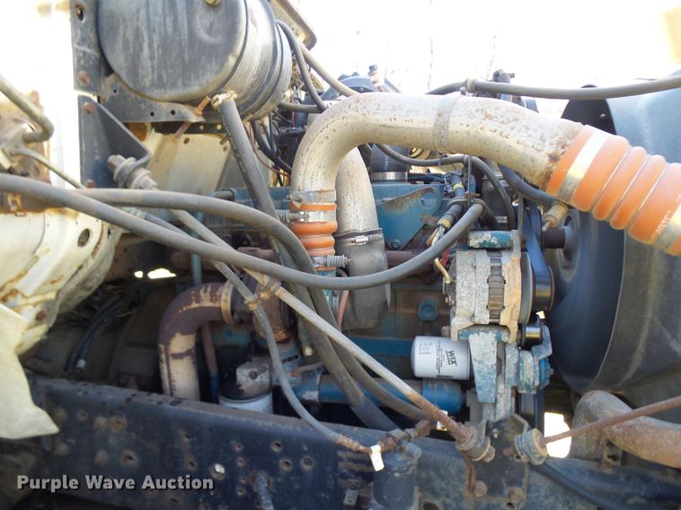 image for item DP9596 1999 International 2674 flatbed crane truck