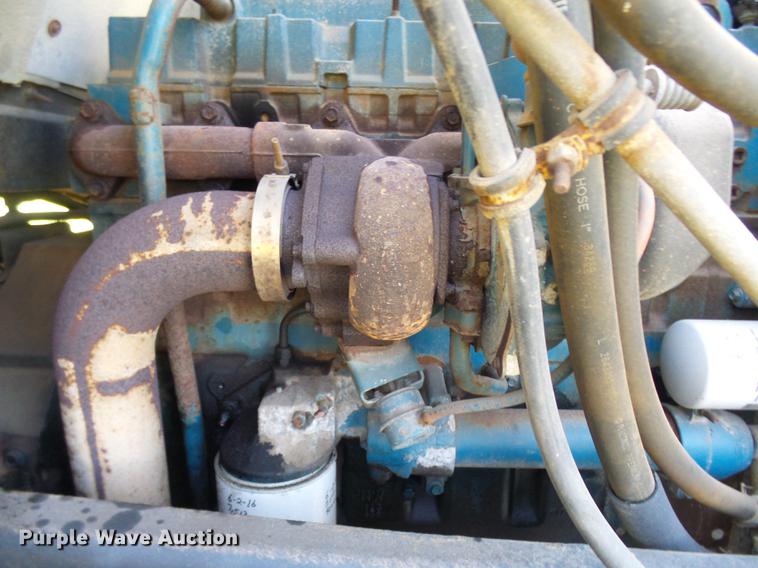 image for item DP9596 1999 International 2674 flatbed crane truck