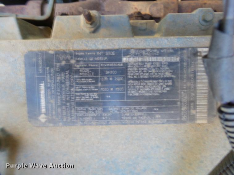 image for item DP9596 1999 International 2674 flatbed crane truck