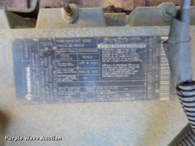 image for item DP9596 1999 International 2674 flatbed crane truck