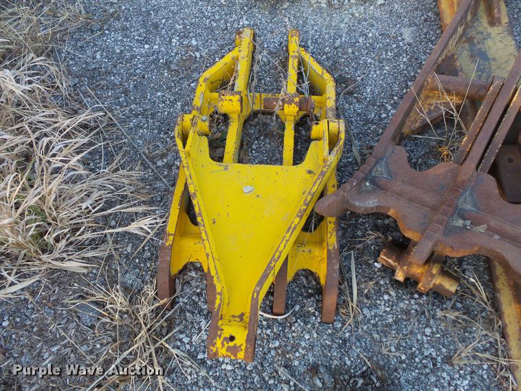 image for item DW9504 Approximately 3 excavator thumbs