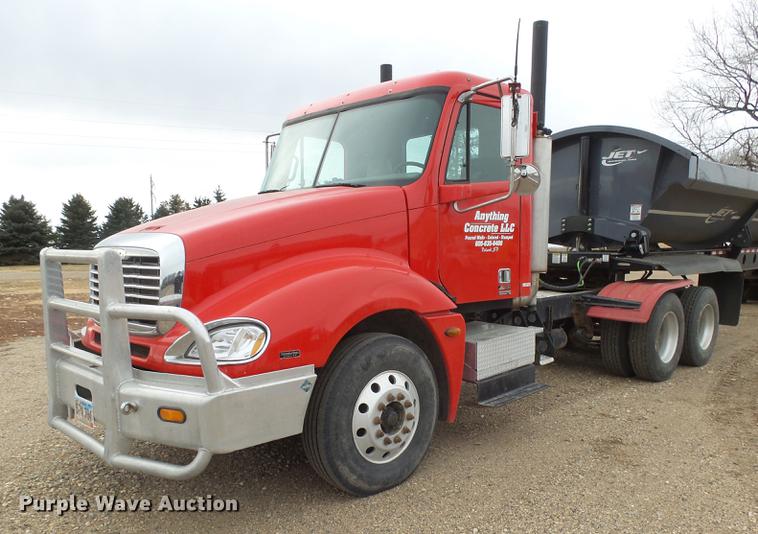 image for item DX9011 2006 Freightliner Columbia semi truck