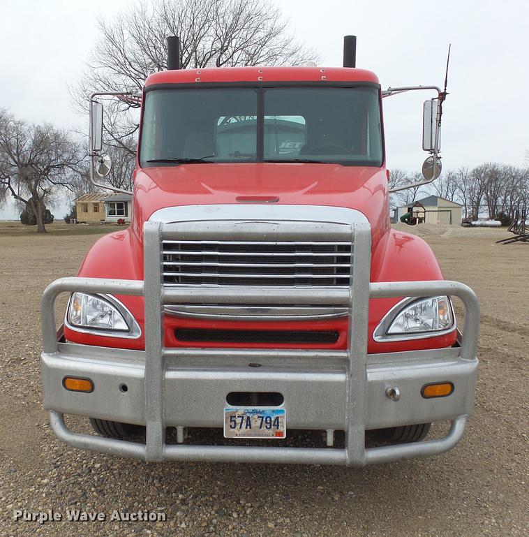 image for item DX9011 2006 Freightliner Columbia semi truck