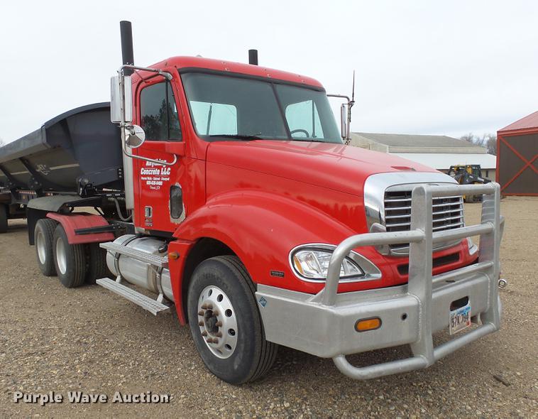 image for item DX9011 2006 Freightliner Columbia semi truck