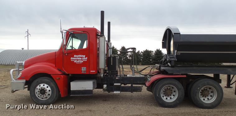 image for item DX9011 2006 Freightliner Columbia semi truck