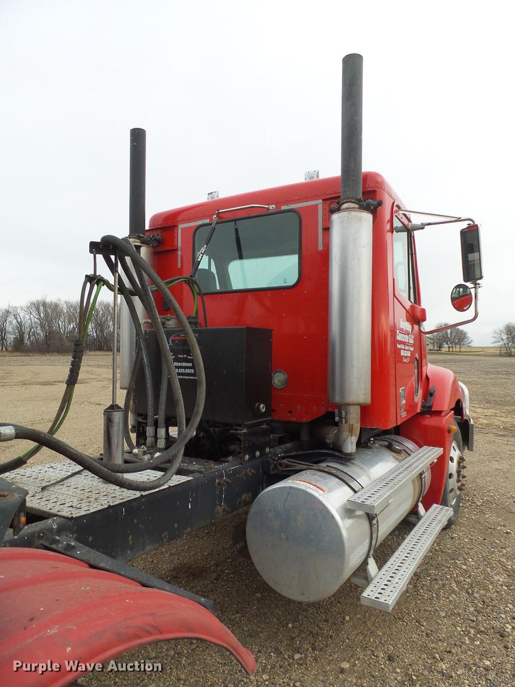 image for item DX9011 2006 Freightliner Columbia semi truck