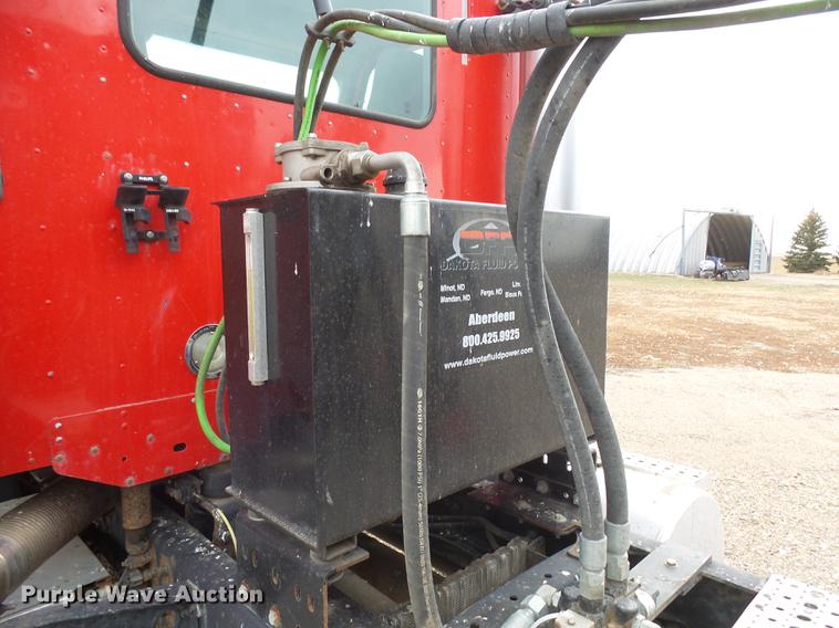 image for item DX9011 2006 Freightliner Columbia semi truck