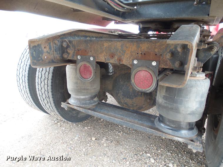 image for item DX9011 2006 Freightliner Columbia semi truck