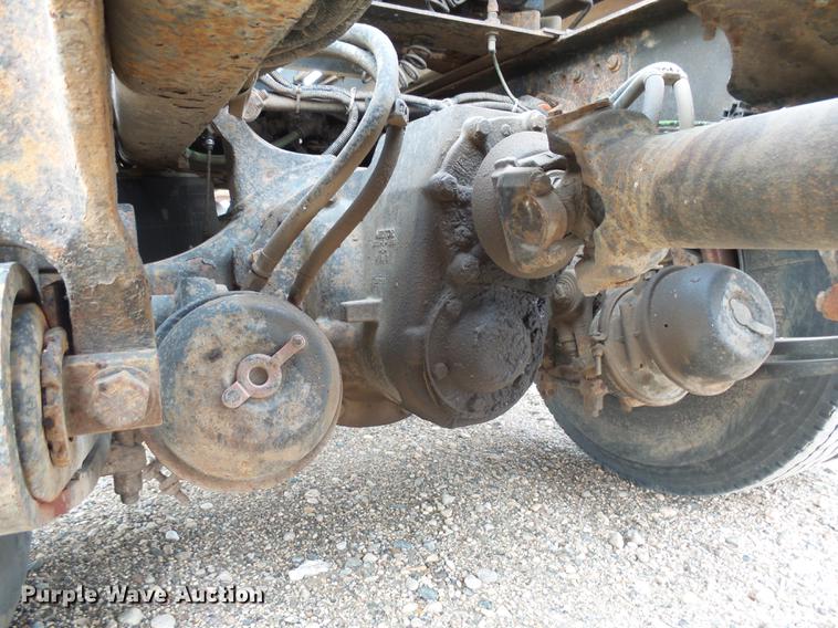 image for item DX9011 2006 Freightliner Columbia semi truck