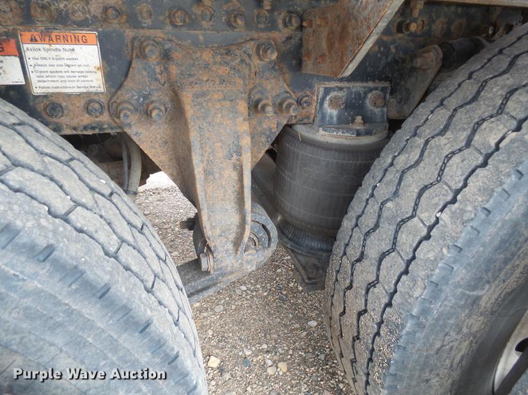 image for item DX9011 2006 Freightliner Columbia semi truck