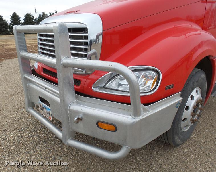 image for item DX9011 2006 Freightliner Columbia semi truck