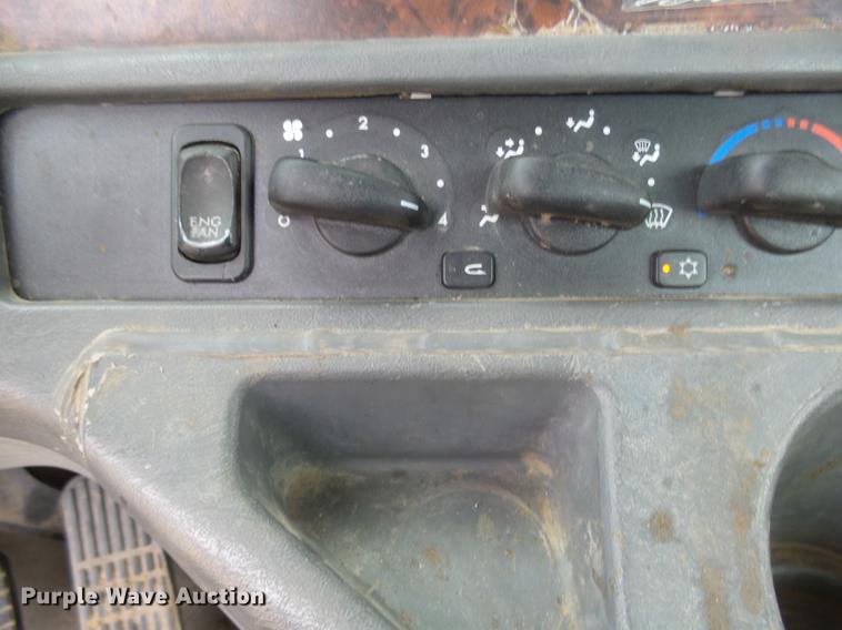 image for item DX9011 2006 Freightliner Columbia semi truck