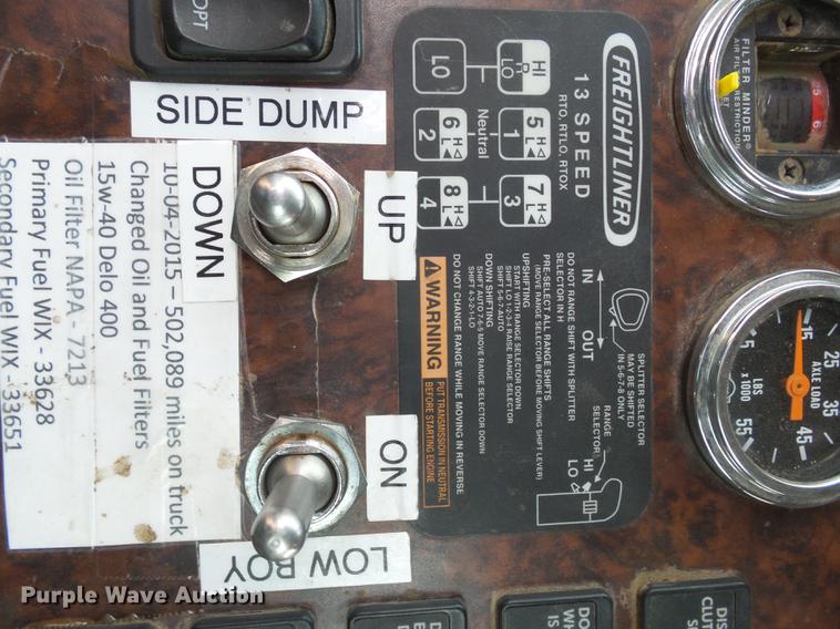 image for item DX9011 2006 Freightliner Columbia semi truck