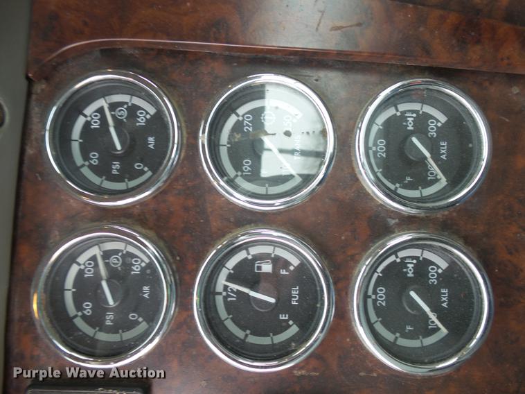 image for item DX9011 2006 Freightliner Columbia semi truck