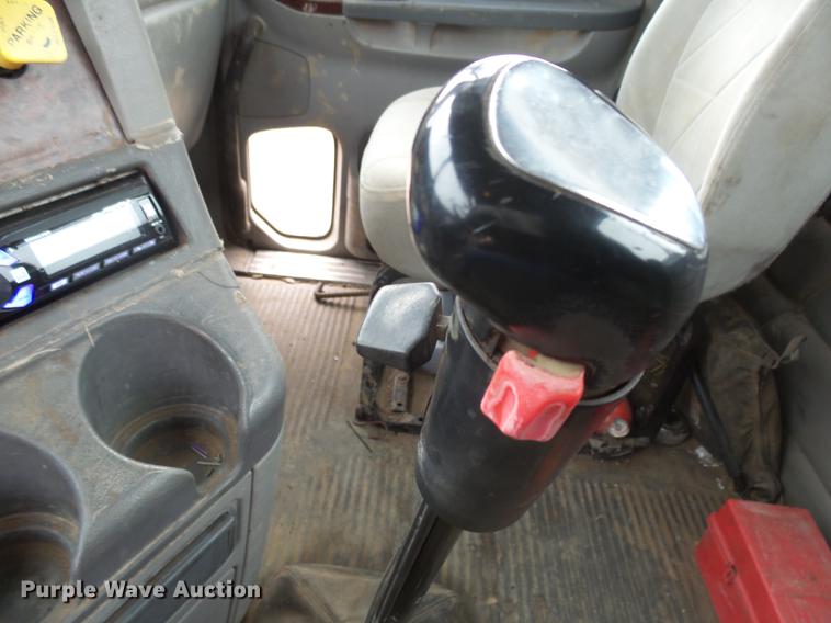 image for item DX9011 2006 Freightliner Columbia semi truck