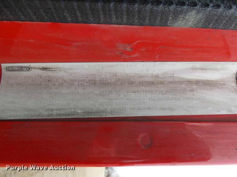 image for item DX9011 2006 Freightliner Columbia semi truck