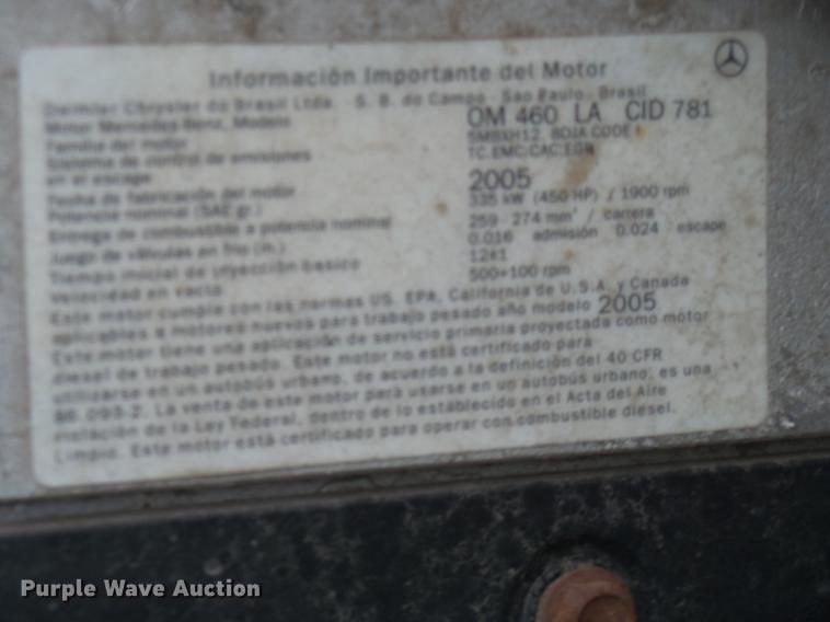 image for item DX9011 2006 Freightliner Columbia semi truck