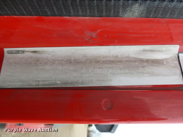 image for item DX9011 2006 Freightliner Columbia semi truck