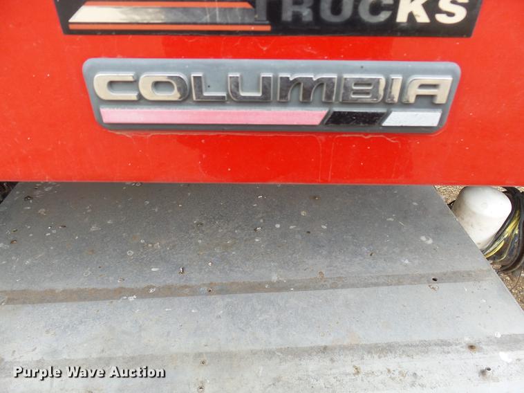 image for item DX9011 2006 Freightliner Columbia semi truck