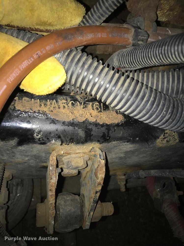 image for item DX9011 2006 Freightliner Columbia semi truck