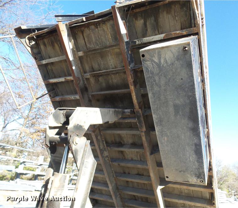 image for item DX9271 2000 Ford F650 dump truck