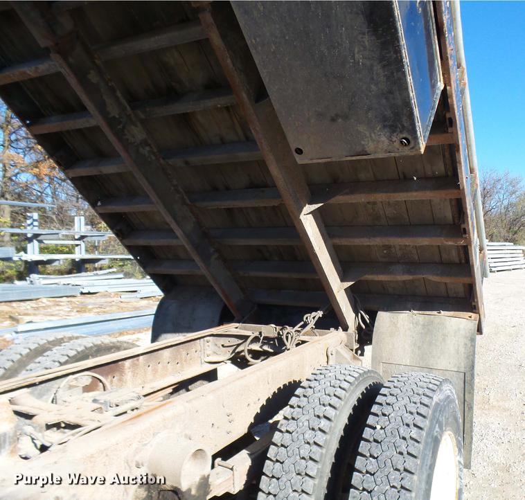 image for item DX9271 2000 Ford F650 dump truck