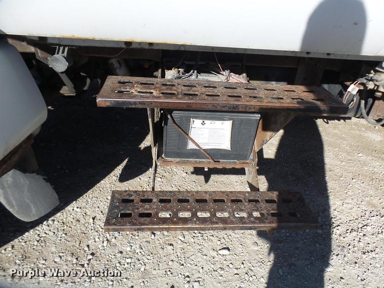 image for item DX9271 2000 Ford F650 dump truck