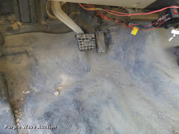 image for item DX9271 2000 Ford F650 dump truck