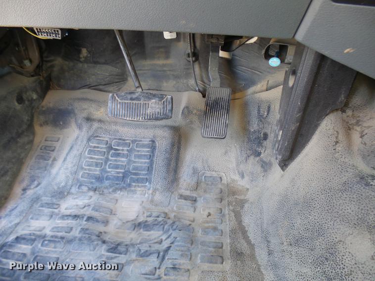 image for item DX9272 2011 Ford F450 Super Duty Crew Cab utility truck