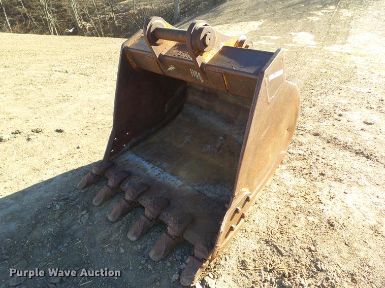 image for item DZ9137 Komatsu excavator bucket