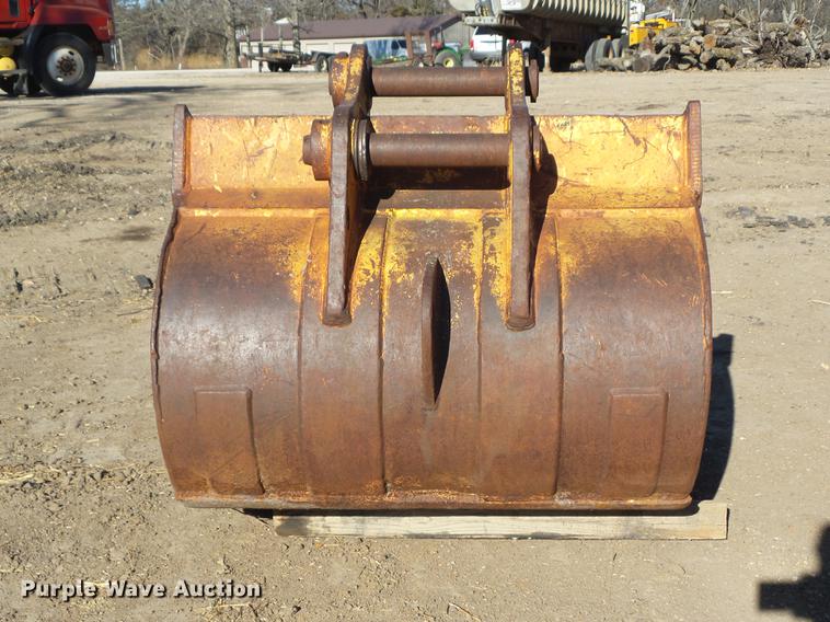 image for item DZ9137 Komatsu excavator bucket